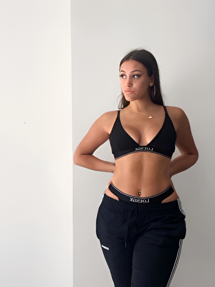 Агата привлекальеная девушка из Новомосковска цена от 2000 руб