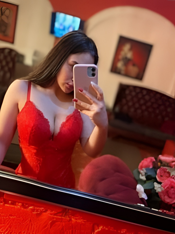 Элина привлекальеная девушка из Новомосковска цена от 2000 руб