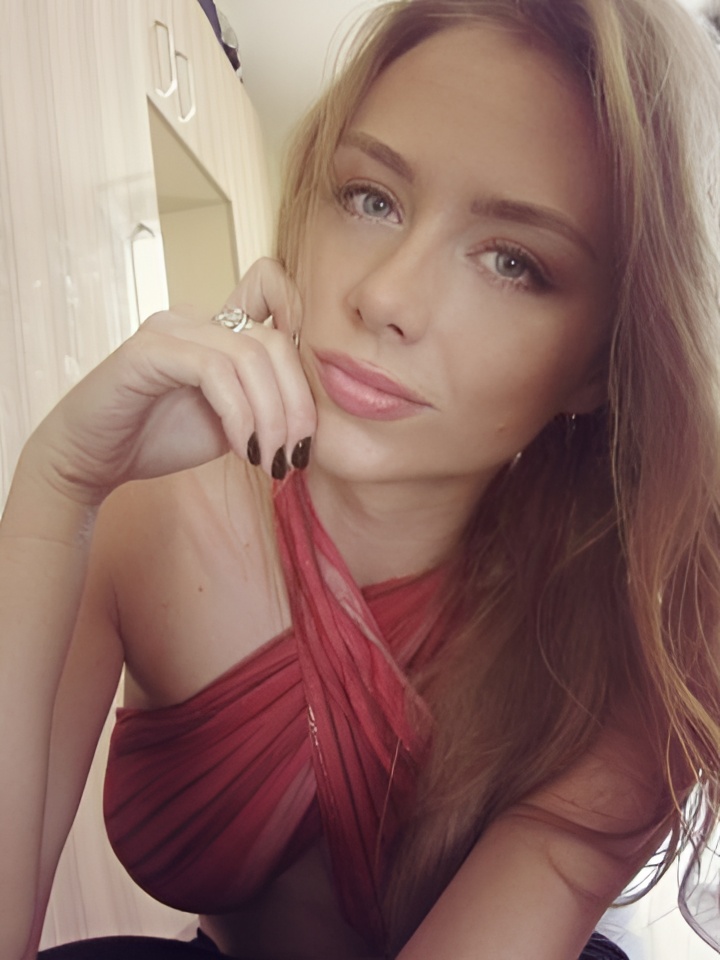 Ольга привлекальеная девушка из Новомосковска цена от 2500 руб