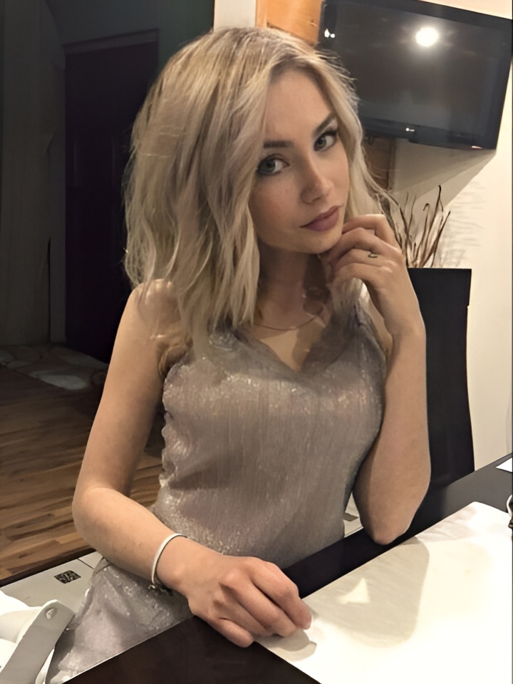 Ульяна привлекальеная девушка из Новомосковска цена от 4000 руб