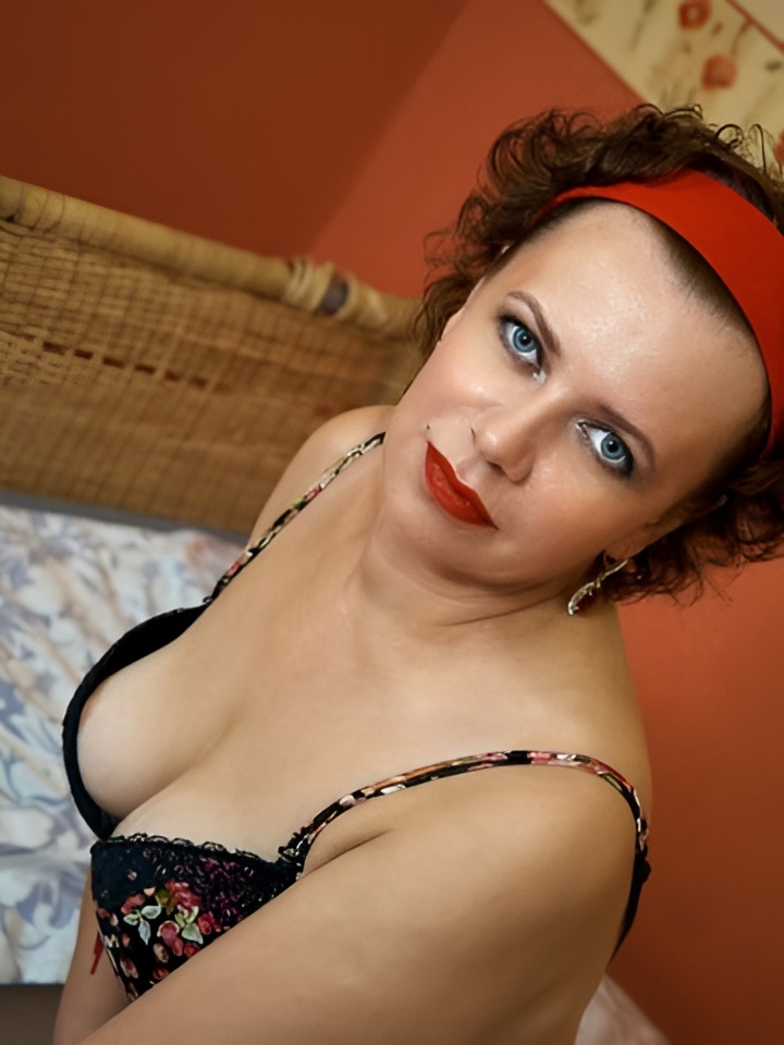 Варвара привлекальеная девушка из Новомосковска цена от 2000 руб