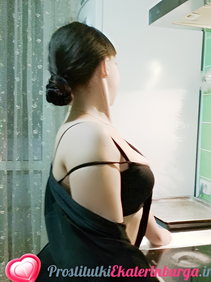 Юстина привлекальеная девушка из Новомосковска цена от 3000 руб