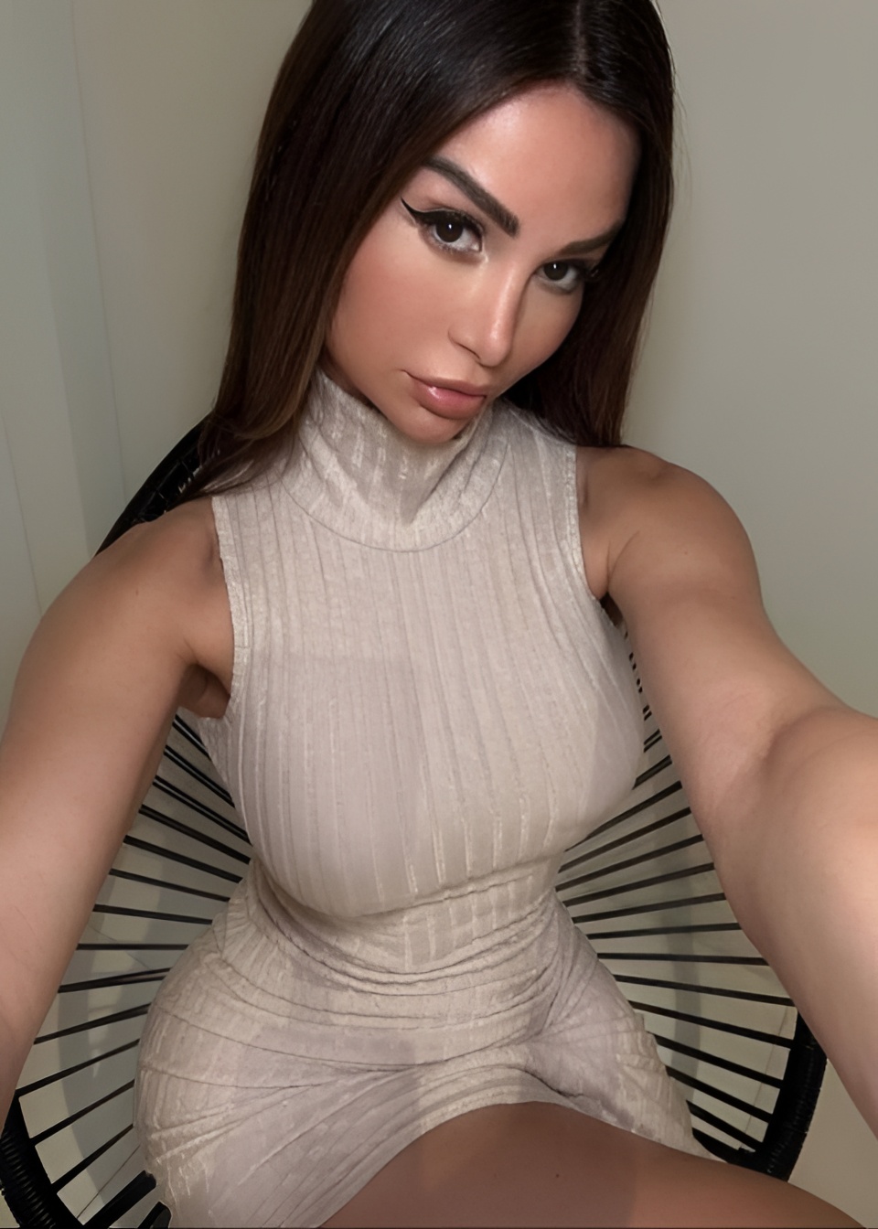 Дина привлекательная девушка из Новомосковска цена от 8000 руб