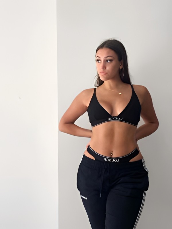 Агата привлекательная девушка из Новомосковска цена от 2000 руб