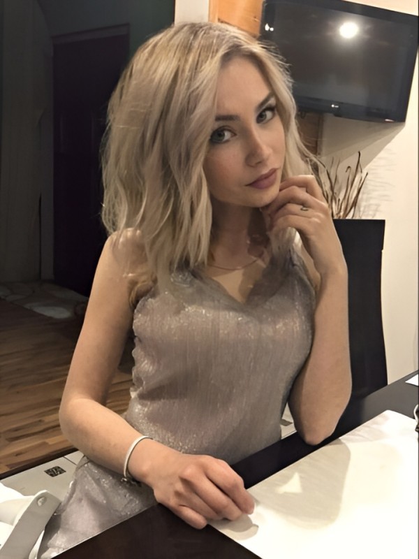 Ульяна привлекательная девушка из Новомосковска цена от 4000 руб