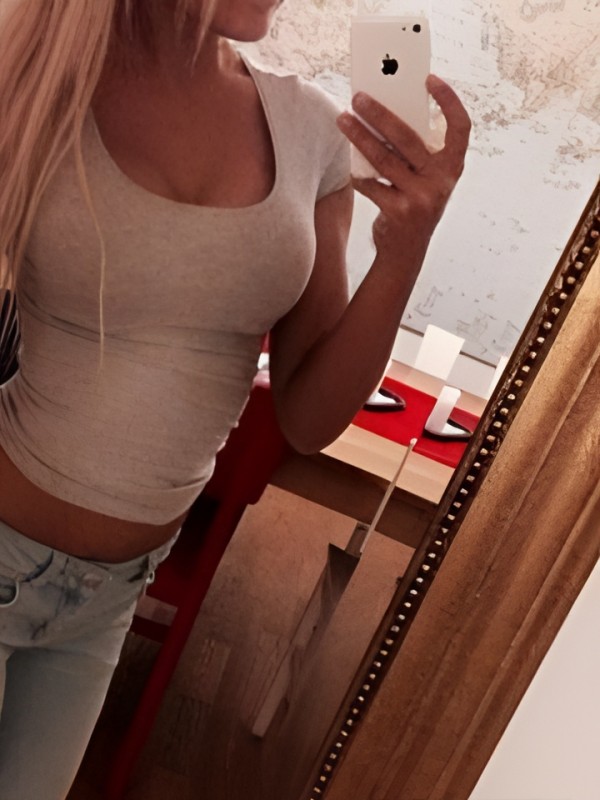 Юлия привлекательная девушка из Новомосковска цена от 2500 руб