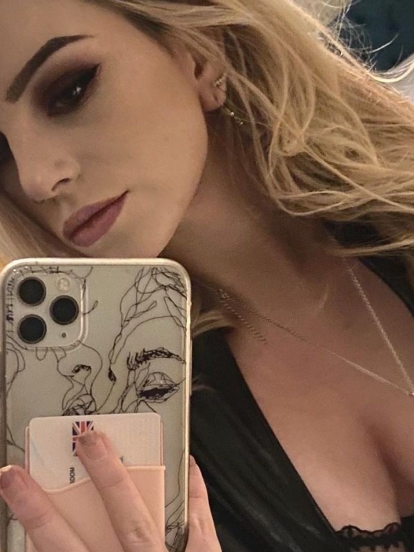 Оксана привлекательная девушка из Новомосковска цена от 3000 руб