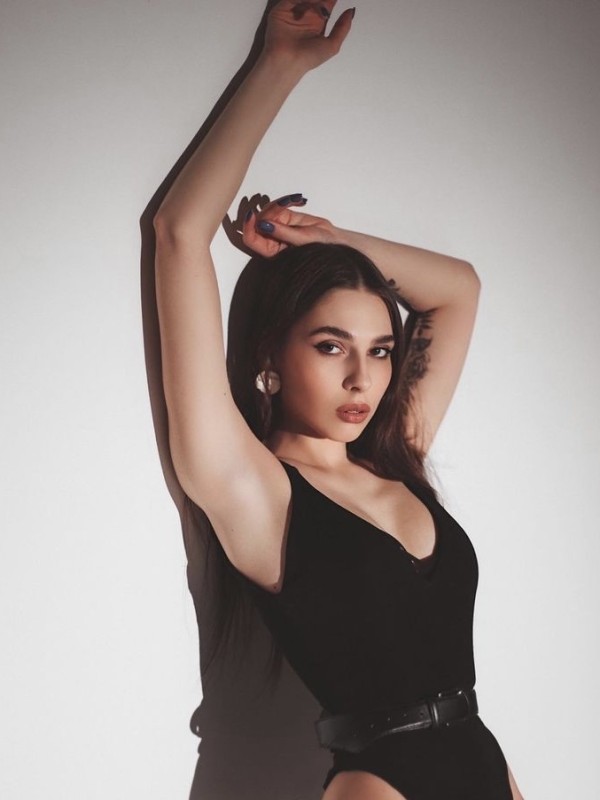 🎥 Арианна привлекательная девушка из Новомосковска цена от 3500 руб