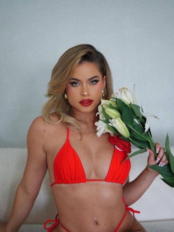 Светка привлекательная девушка из Новомосковска цена от 4000 руб